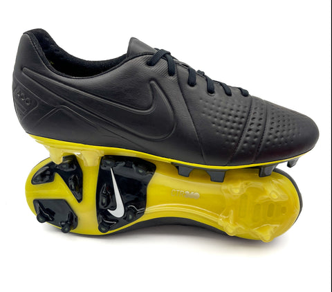 2x Nike CTR 360 Maestri III SG